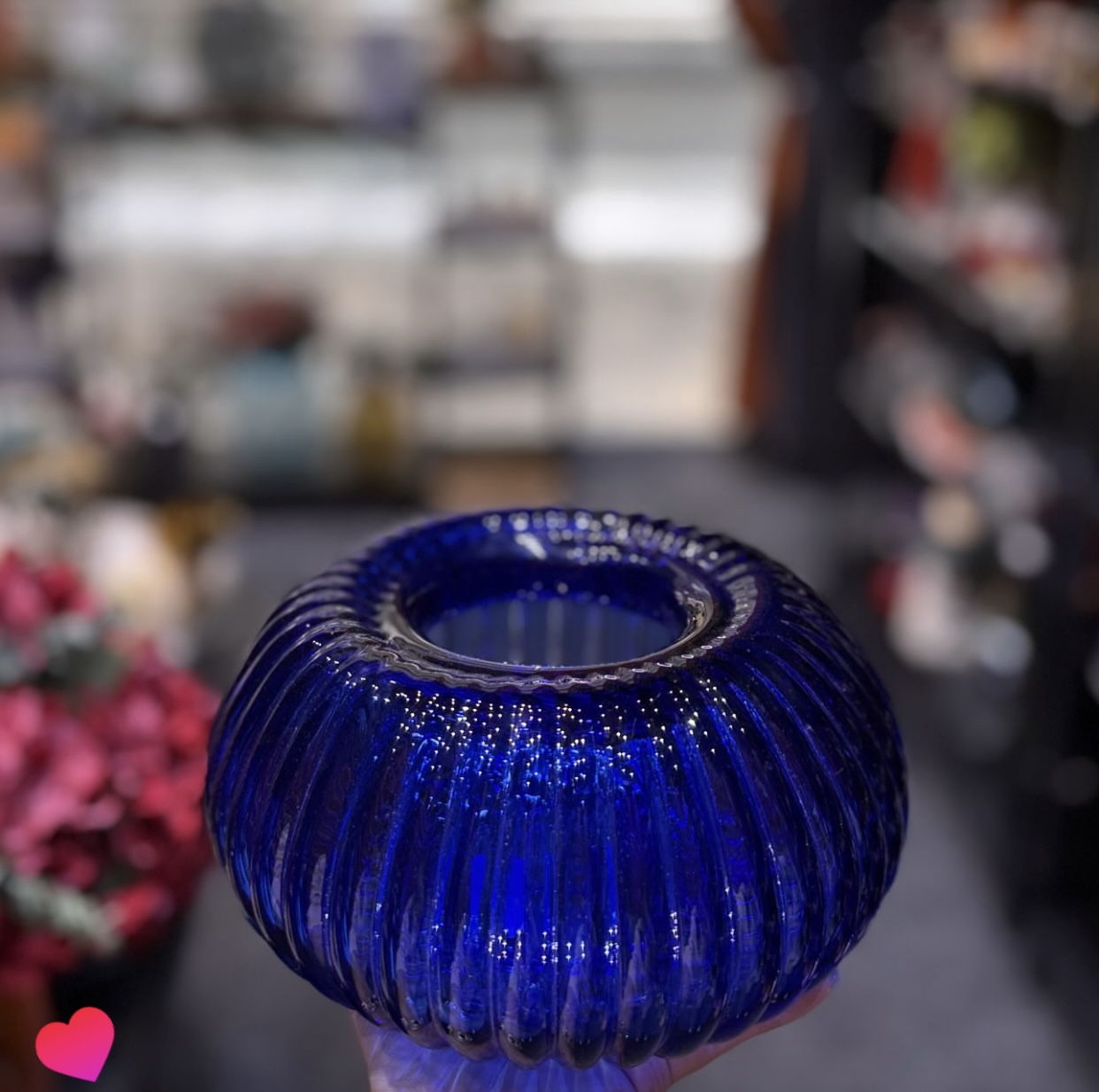 گلدان شیشه‌ای گرد آبی دکوراتیو