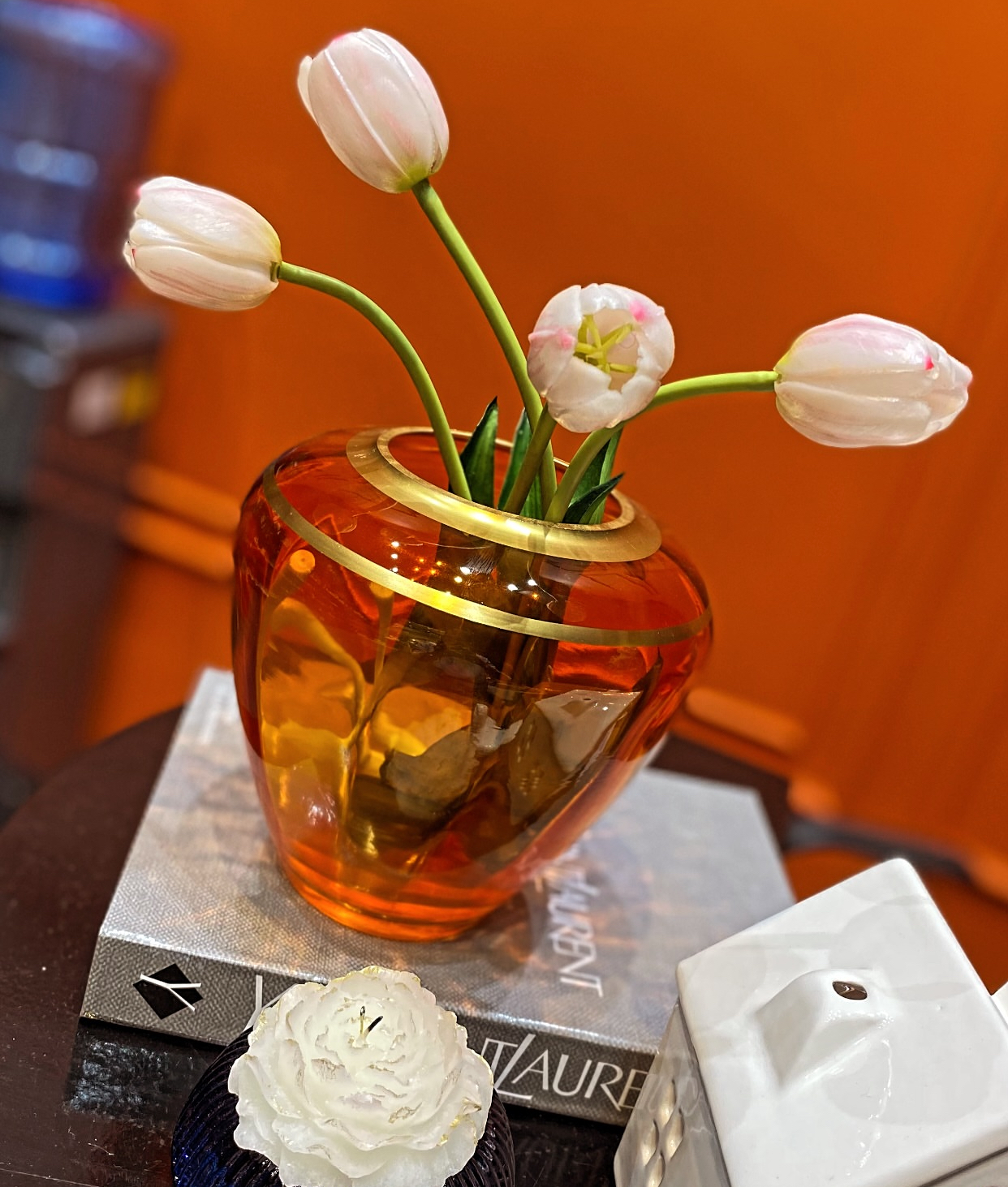 گلدان شیشه‌ای نارنجی دکوراتیو